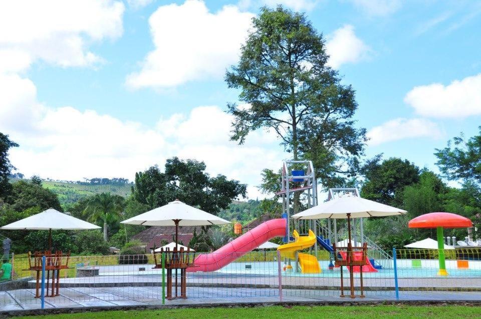 Puncak Village Hotel & Kampung Main Anak Gadok Extérieur photo